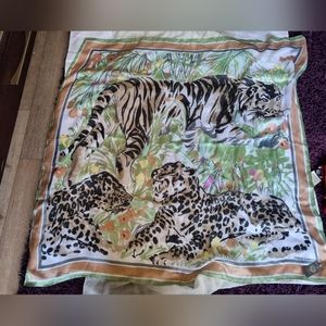 NWT Large Vince Camuto SCARF leapord/tiger